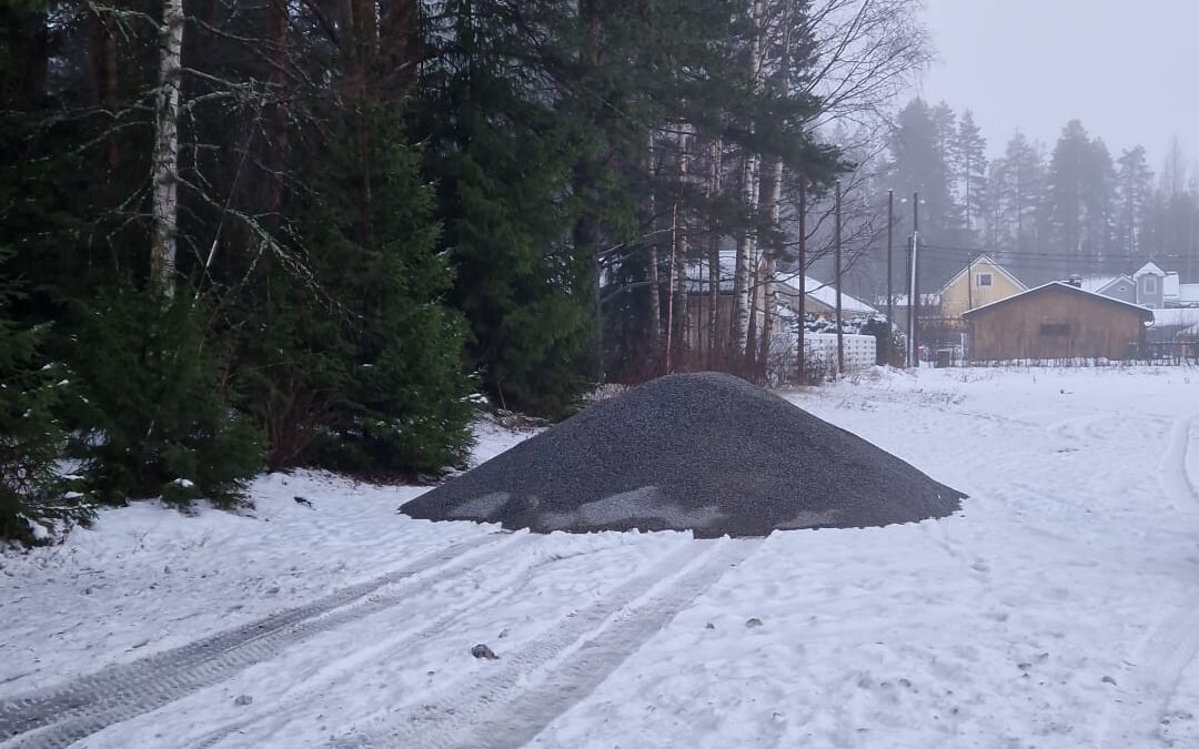 Liukkauden torjuntaan tarjolla hiekoitussepeliä
